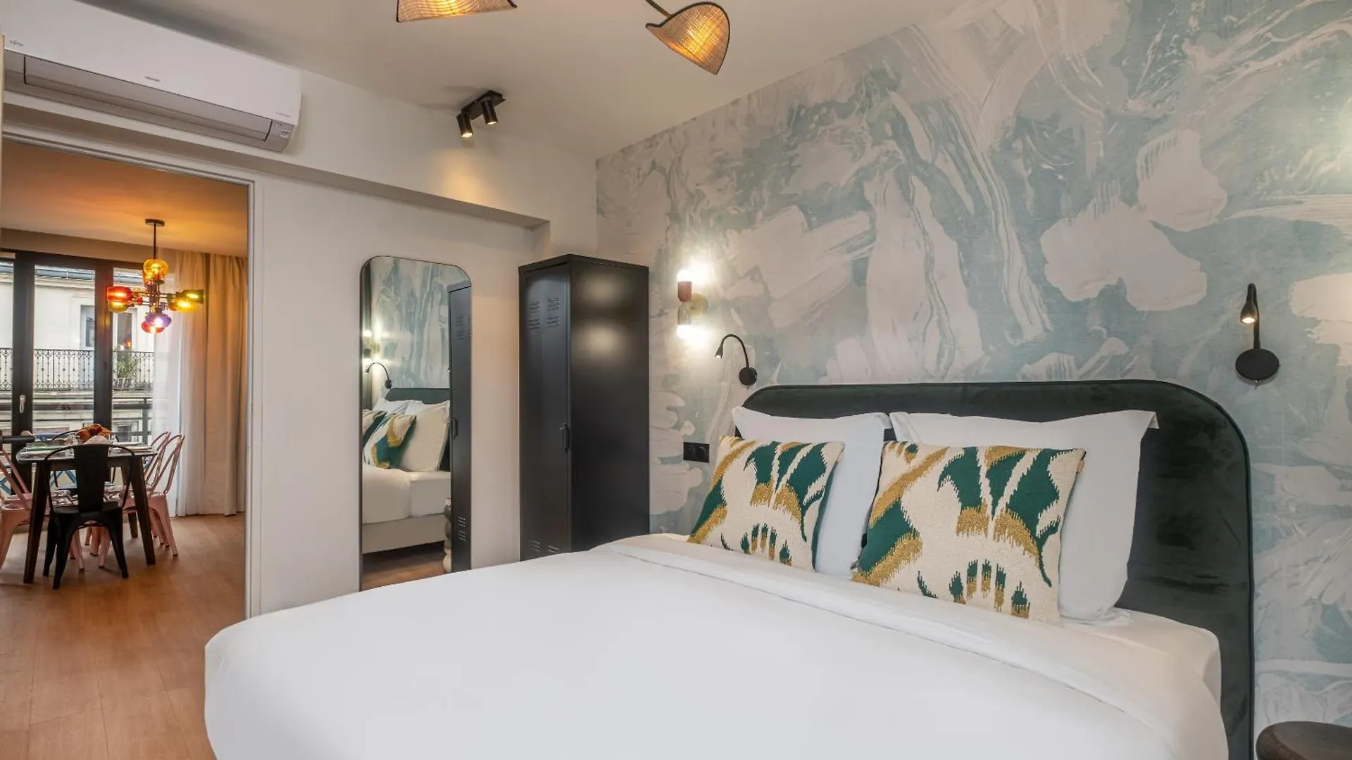 Montmartre Paris Suite 0*,