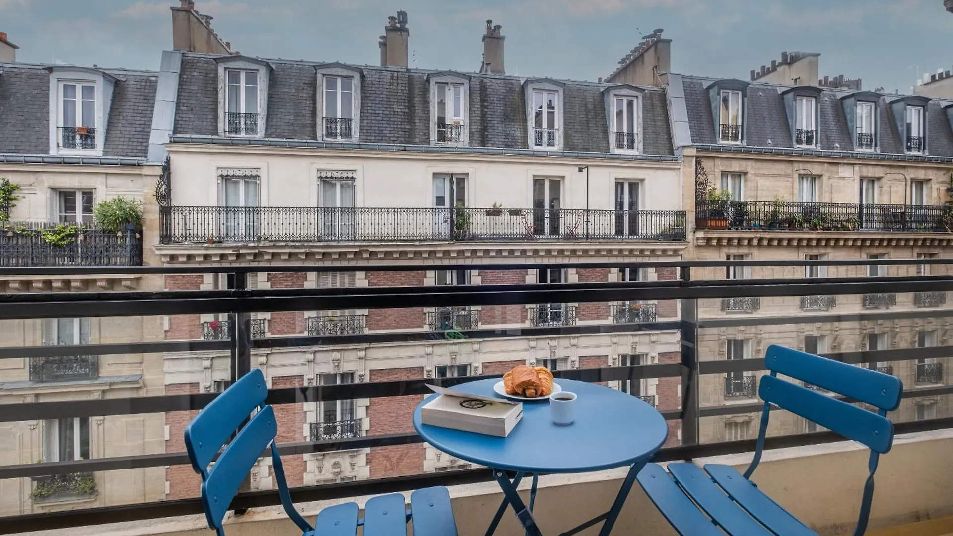 Montmartre Paris Suite